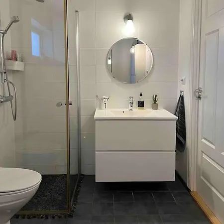 Villa Stort Hus Med Hage I Rolige Omgivelser