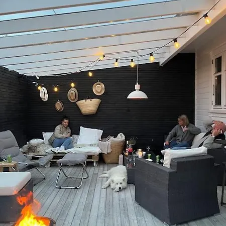 Stort Hus Med Hage I Rolige Omgivelser Kopervik