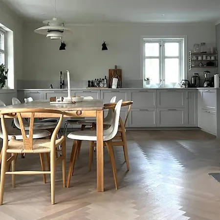Stort Hus Med Hage I Rolige Omgivelser * Kopervik