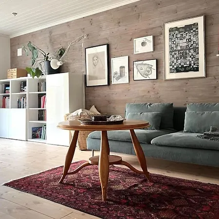 Stort Hus Med Hage I Rolige Omgivelser Kopervik