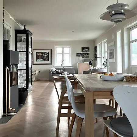 Stort Hus Med Hage I Rolige Omgivelser Villa